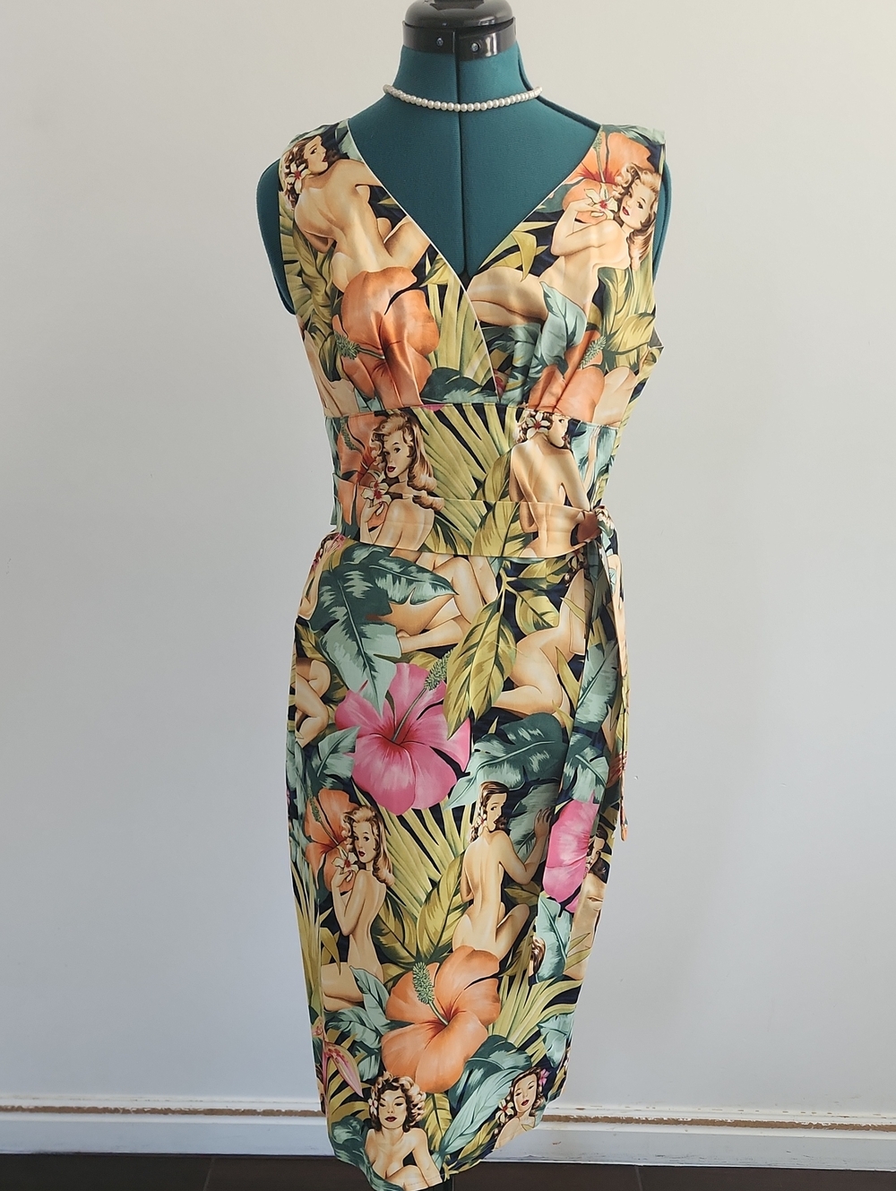 🌺 Tropical Floral Pinup Wiggle Dress with V-Neck